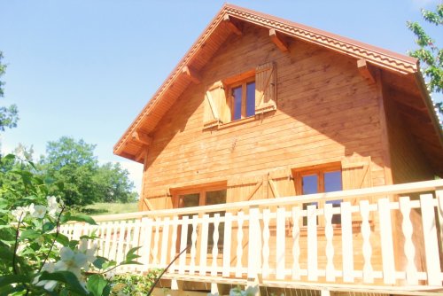 Gîte Gîte Le Chalet du Berger, en pleine nature au milieu des montagnes.